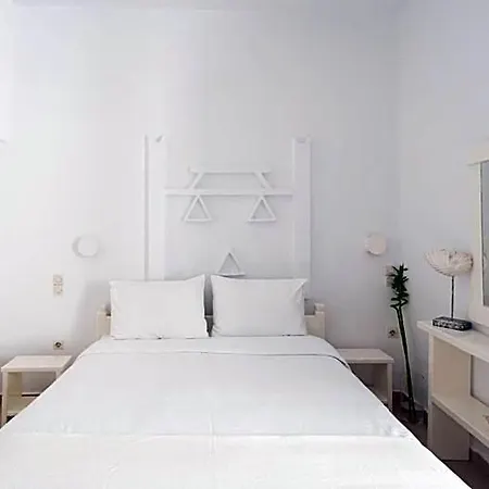 Hotel Eleanna's